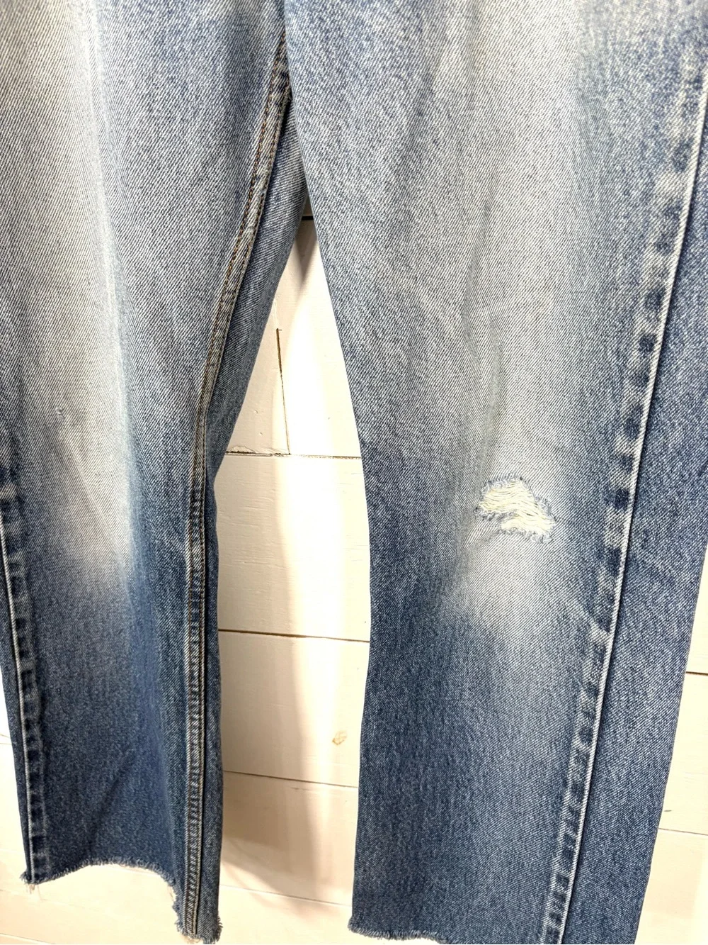 Levis 505 Straight Fit Jeans Mens 30x30 Distressed Raw Hem Medium Wash